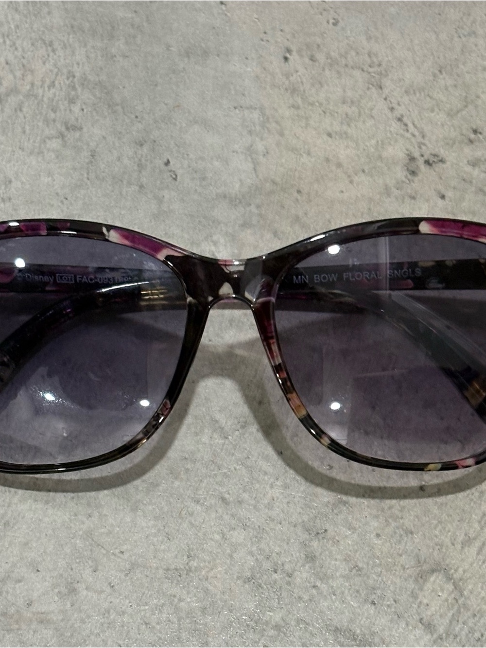 Disney Minnie Floral Sunglasses. - Picture 3 of 10